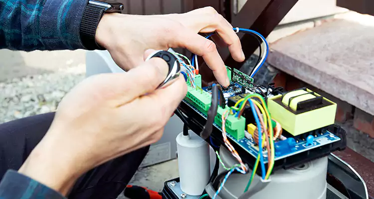 Automatic Driveway Gate Repair in Florida Ridge, FL