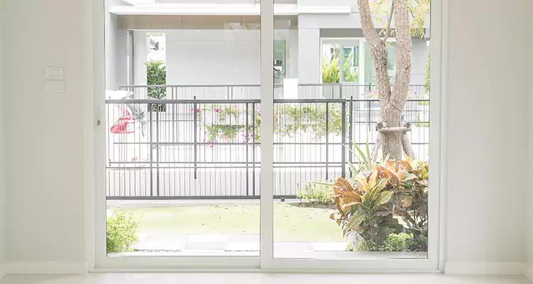 Balcony Screen Door Repair in Florida Ridge, FL