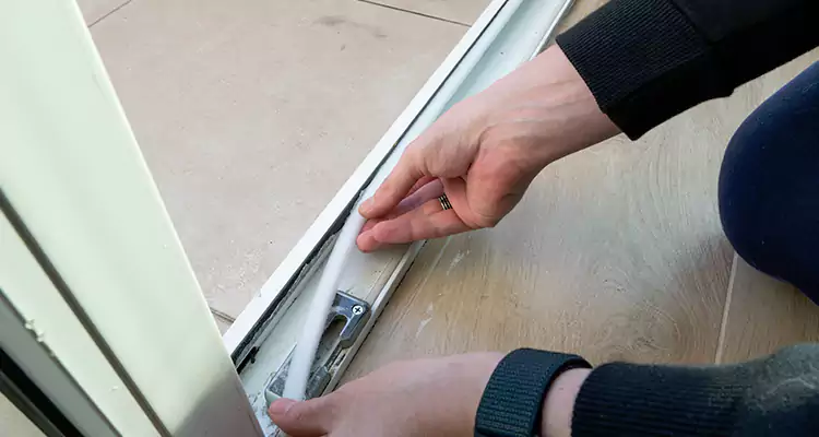 Garage Door Off Track Repair in Florida Ridge, FL