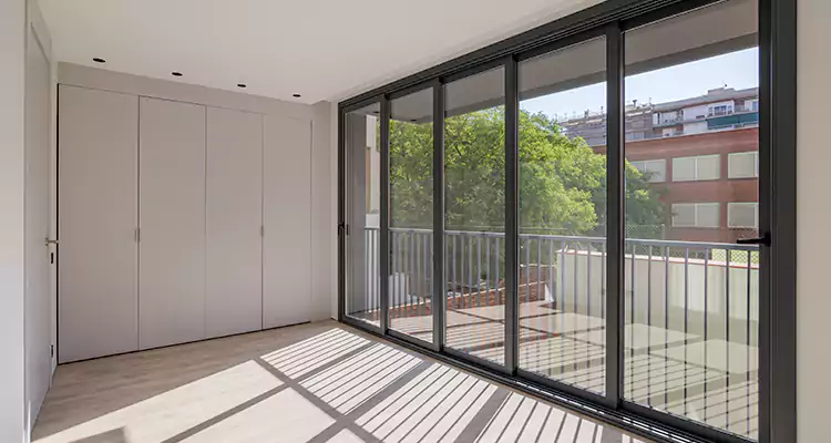 Fix Sliding Screen Door Track in Florida Ridge, FL